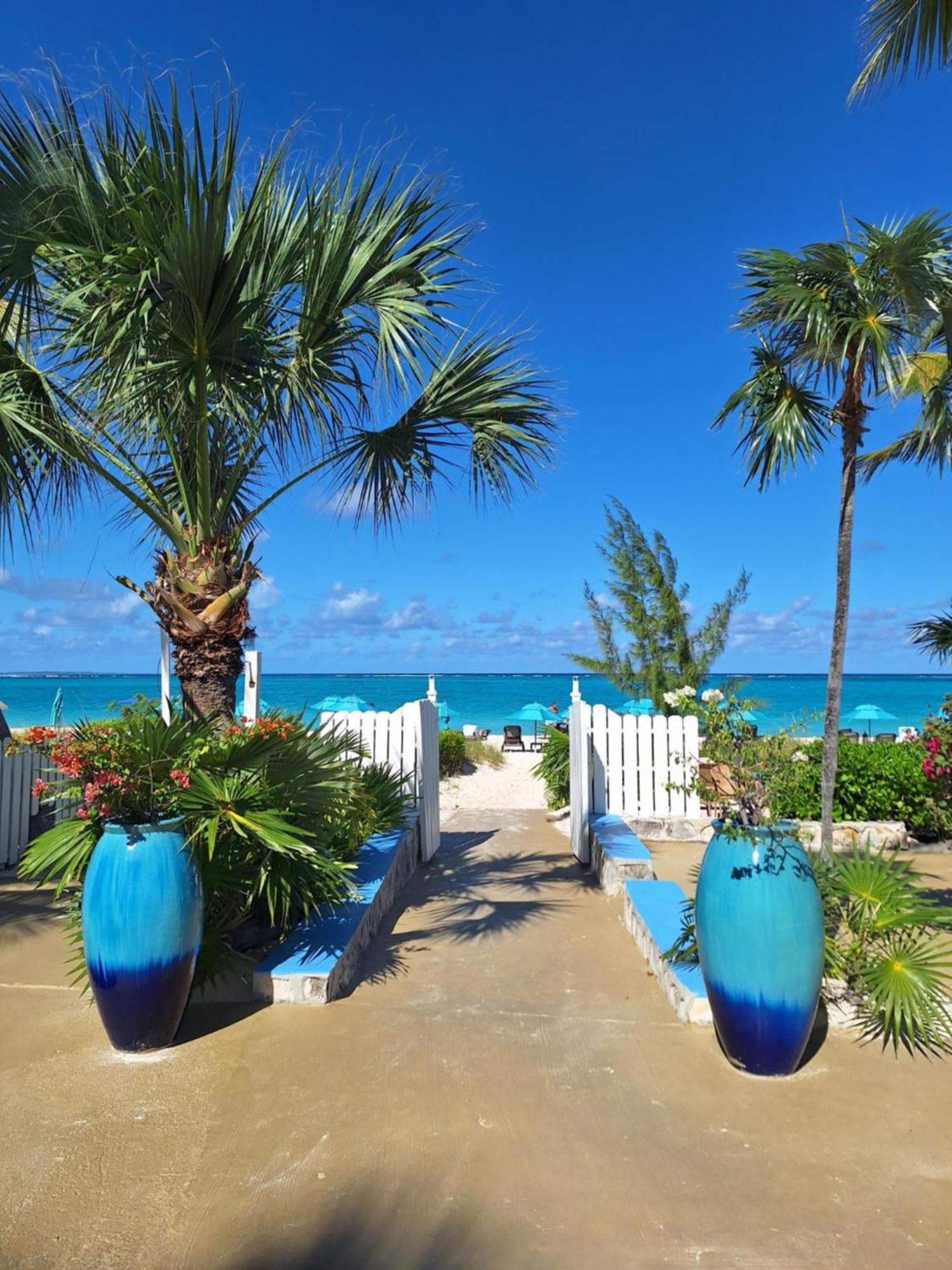 Sibonne Beach Hotel เกรซเบย์ ภายนอก รูปภาพ