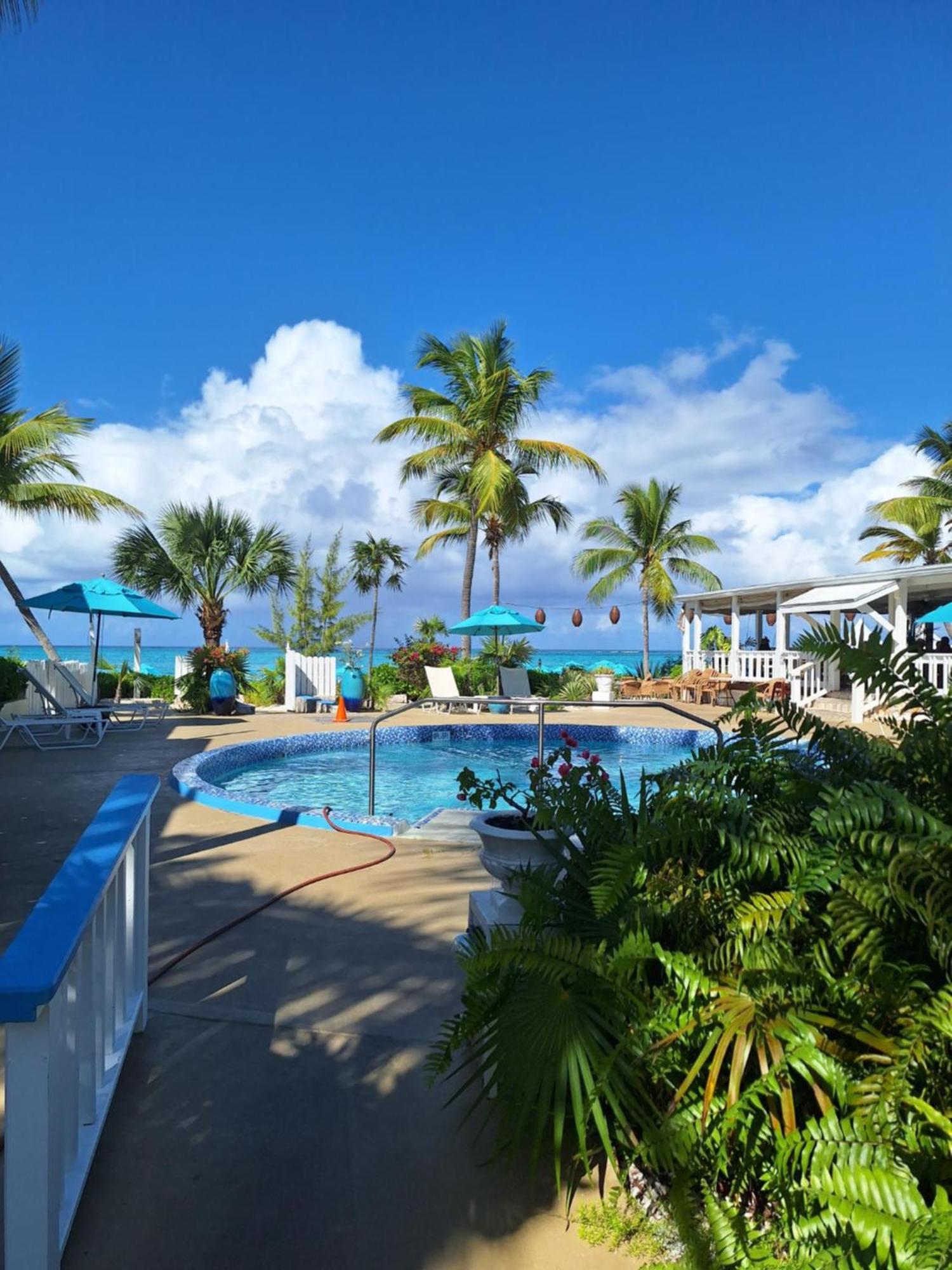 Sibonne Beach Hotel เกรซเบย์ ภายนอก รูปภาพ