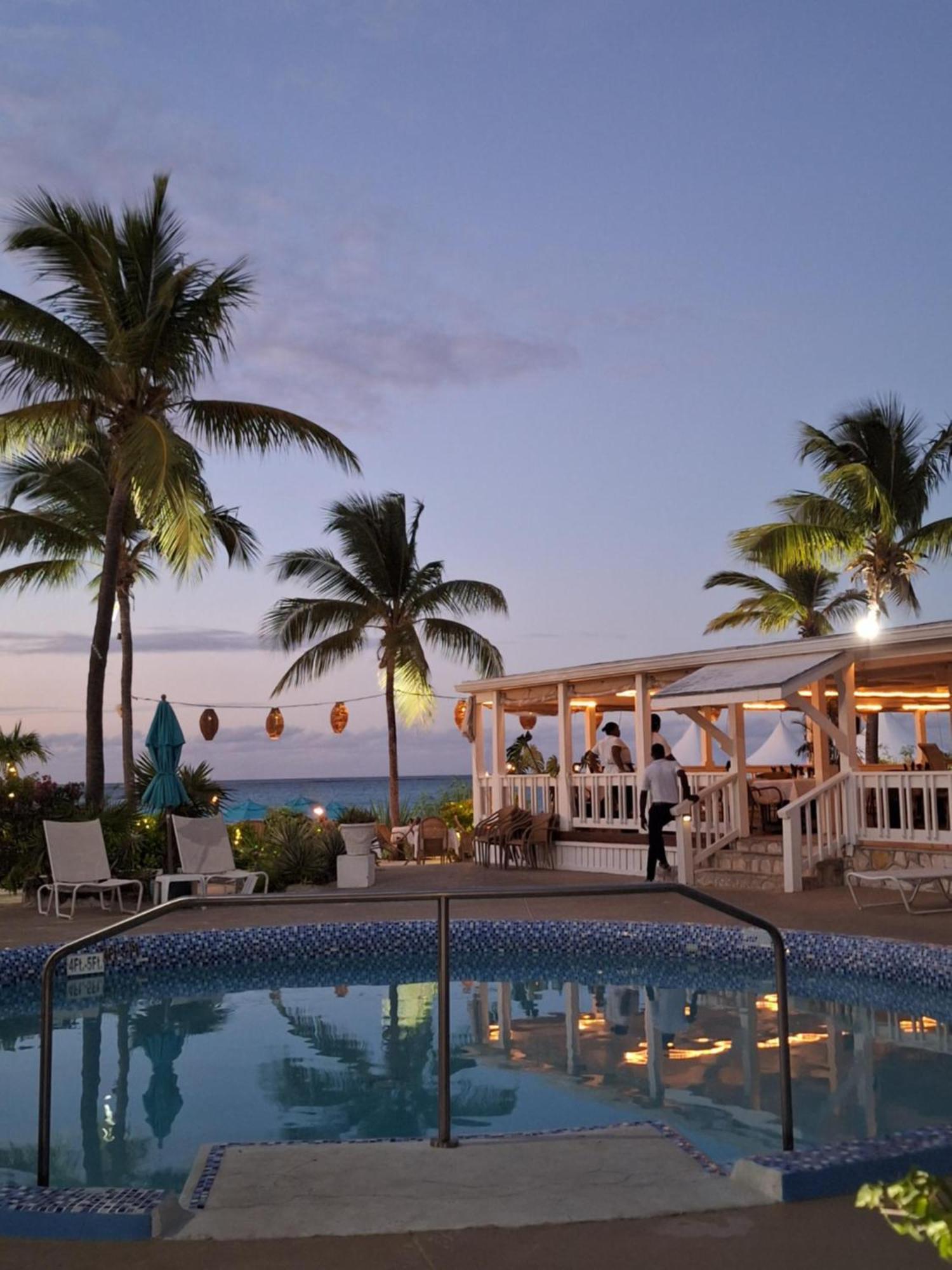 Sibonne Beach Hotel เกรซเบย์ ภายนอก รูปภาพ
